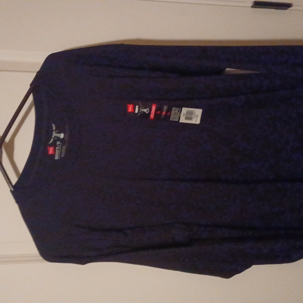 Long sleeve black tee. L. New.